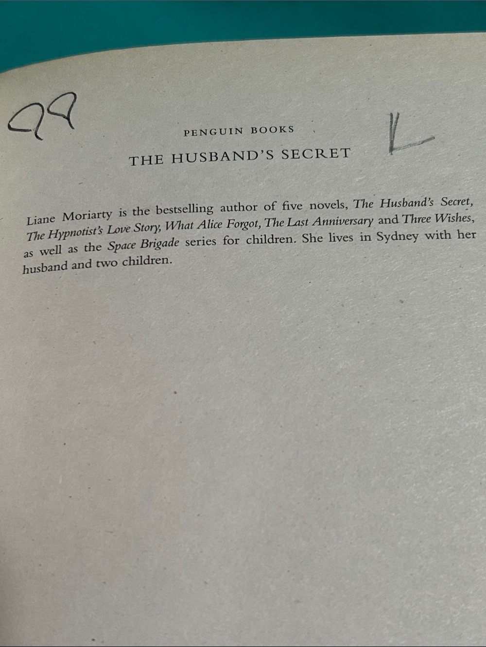 THE HUSBAND’S SECRET- By Liane Moriarty - Picture 5 of 6